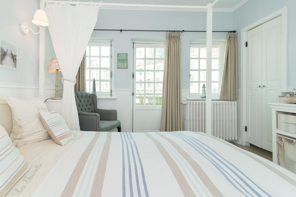 Hotel Villa La Tourelle Де Хаан Екстериор снимка