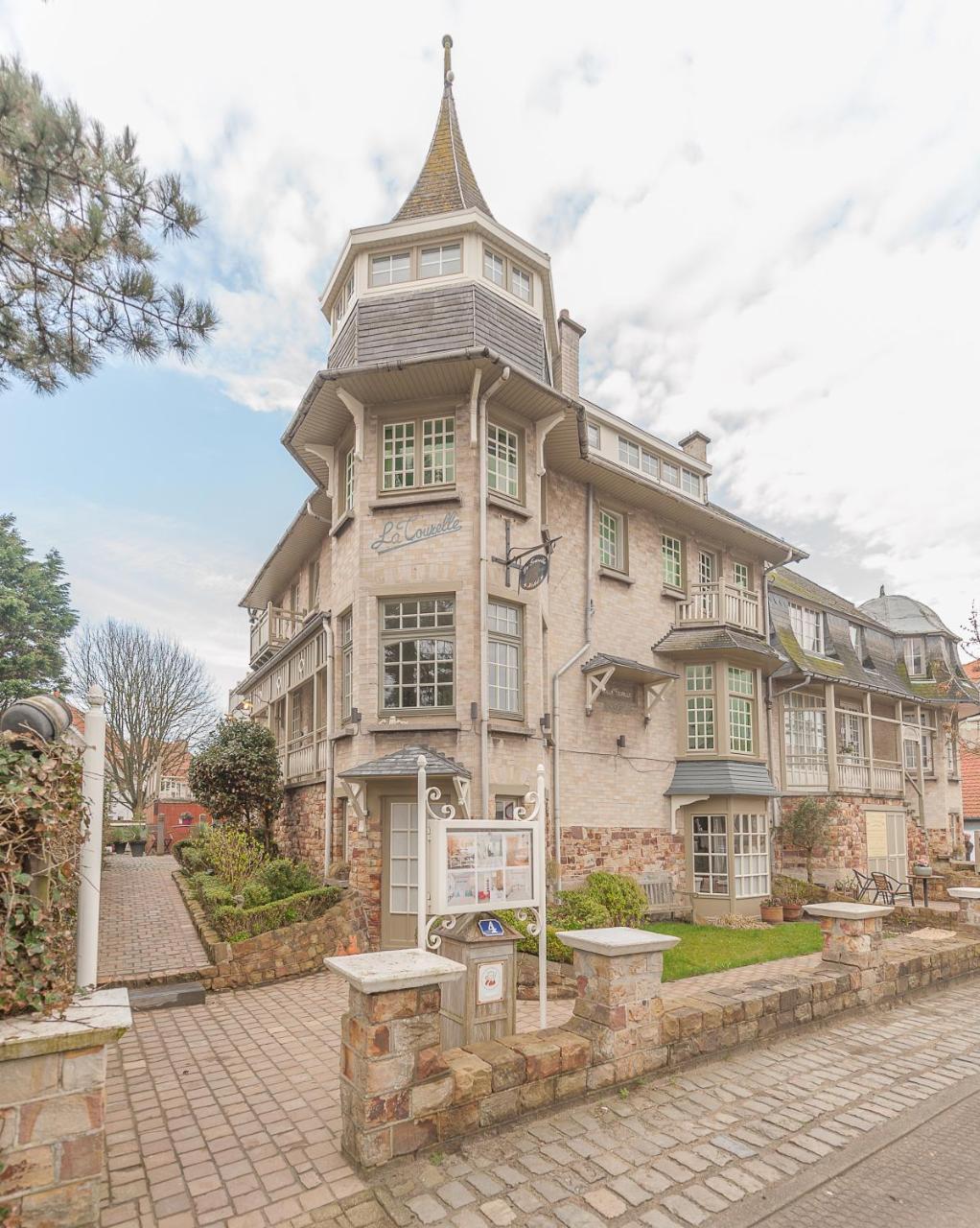 Hotel Villa La Tourelle Де Хаан Екстериор снимка